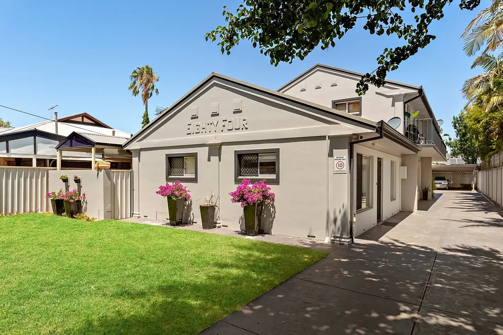Glenelg South 2房  Rare Coastal Investment Opportunity in Prime Glenelg South