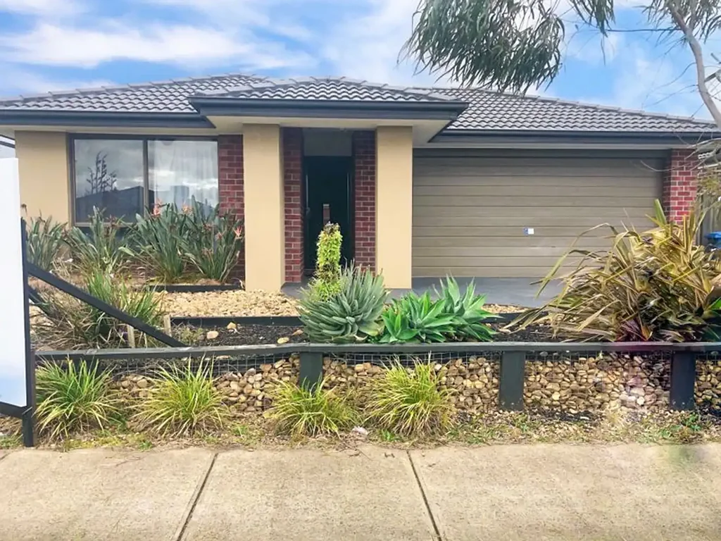 Stylish Family Home in The Quarters Estate!