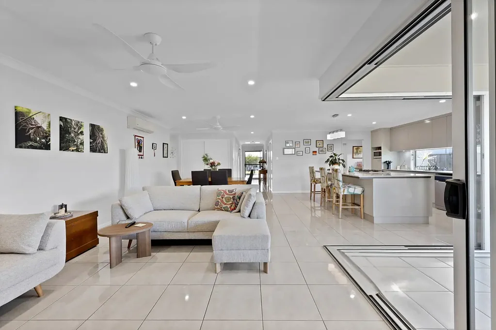 Beaconsfield 4침실 Modern Family Sanctuary with Shed in Sought-After Kerrisdale Estate