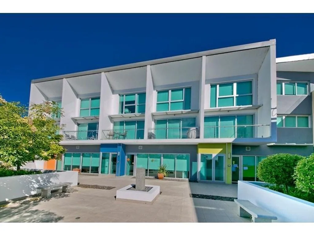 FULLY FURNISHED & EQUIPPED