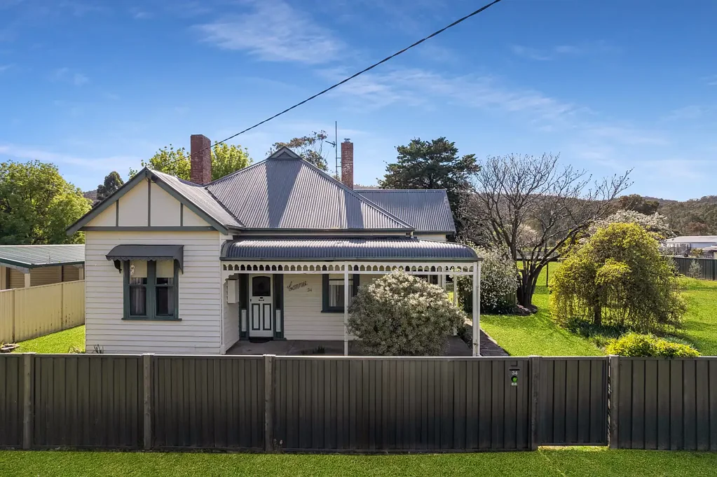 Heathcote 3Kwarto A Timeless Country Charmer on Approximately One Acre