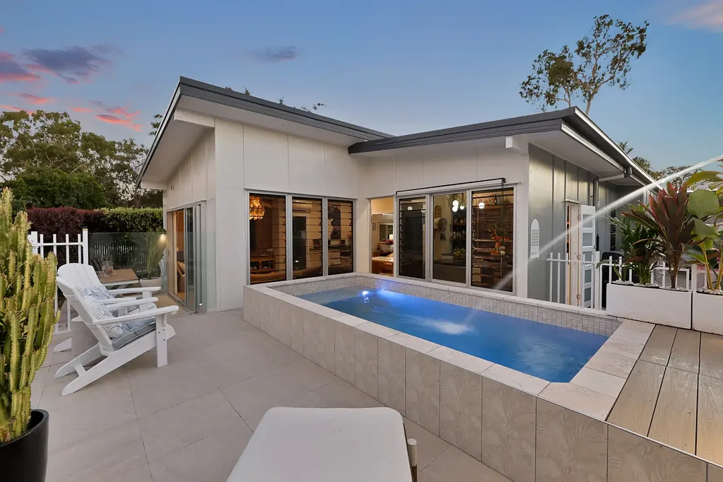 East Mackay 4房  Coastal Luxury with Uninterrupted Ocean Views!