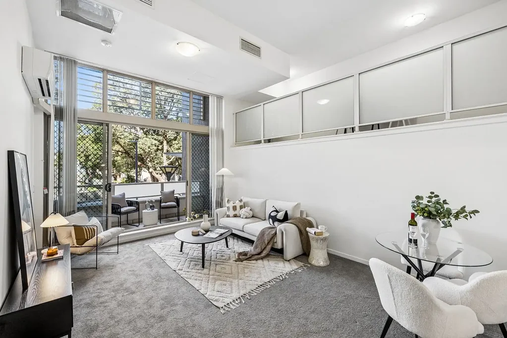 Ashfield 1房 Ashfield 黄金地段的时尚复式生活 Stylish Split-Level Living in a Prime Ashfield Location