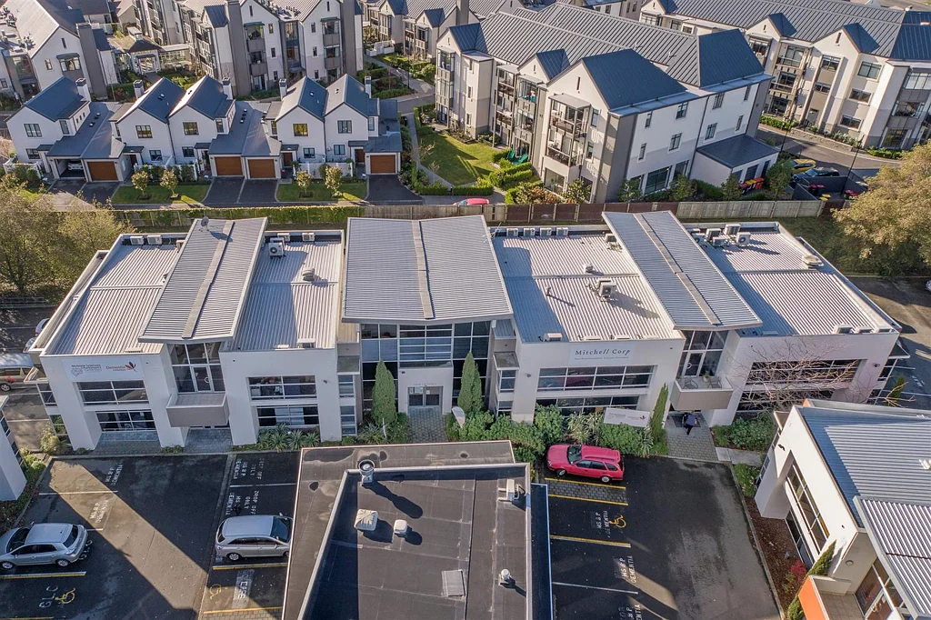 Burnside First-Floor Office – Airport Proximity