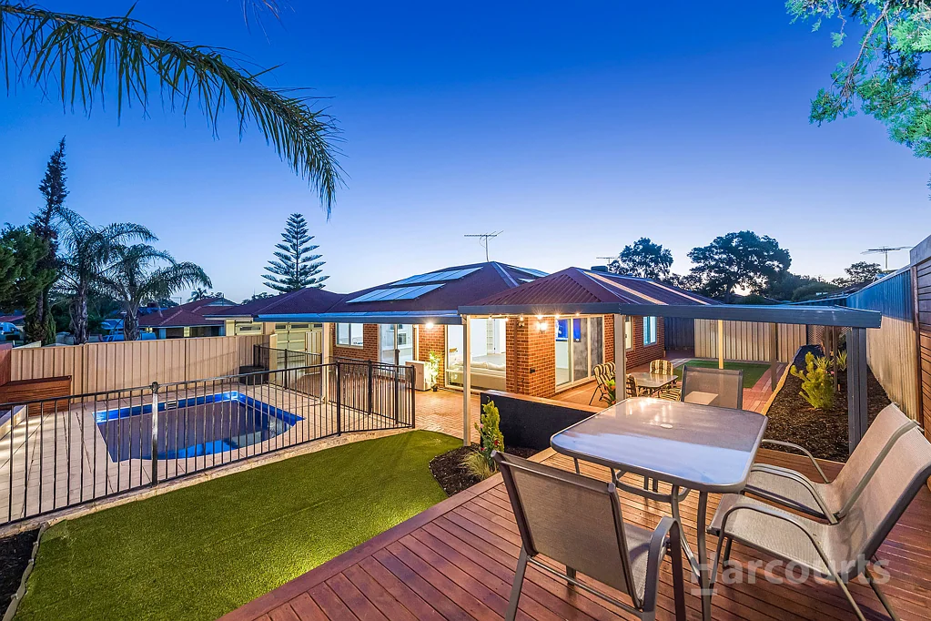 2 Carisbrooke Loop, Hocking, WA 6065