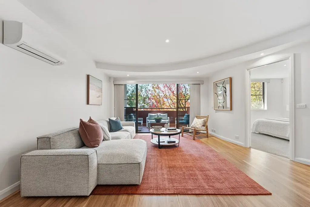 Garran 3房  Exceptionally maintained three bedroom apartment with leafy outlook!