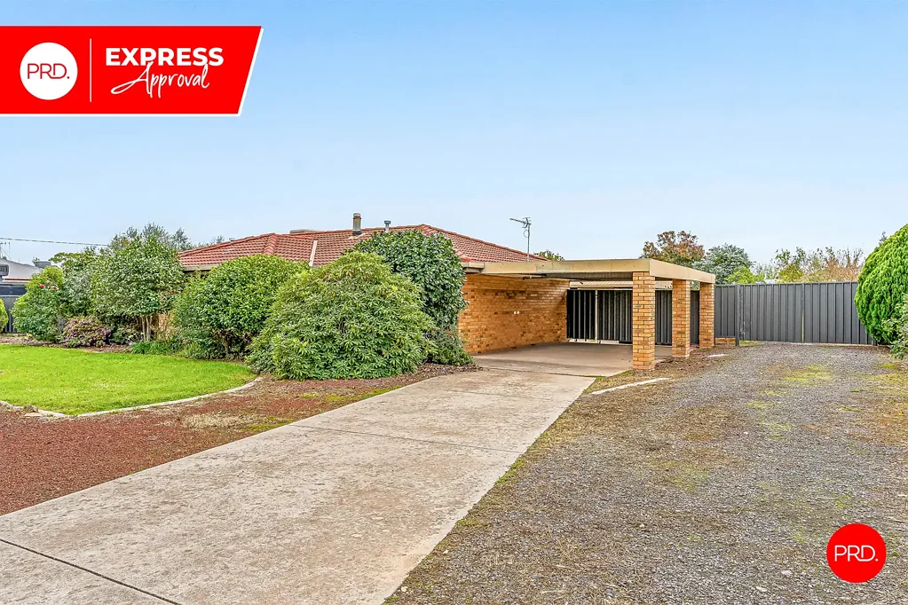 Partially Furnished Home with Year-Round Comfort in Prime Epsom Location