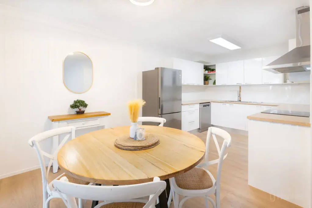 Labrador 2房  Turnkey Ground-Floor Apartment - Prime Location for First Home or Investment