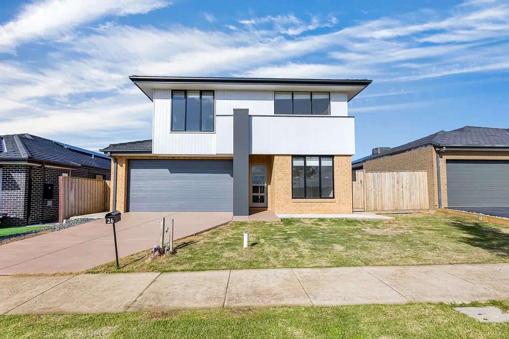 Spacious Double Storey Home in Manor Lakes