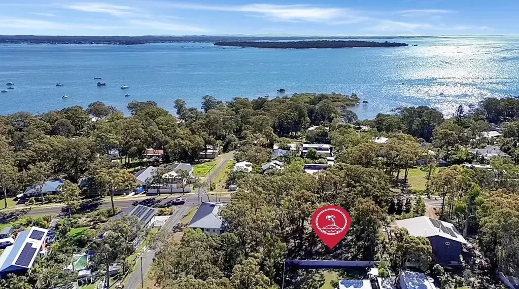 Macleay Island Northern End Buying – Big Frontage, Great Location