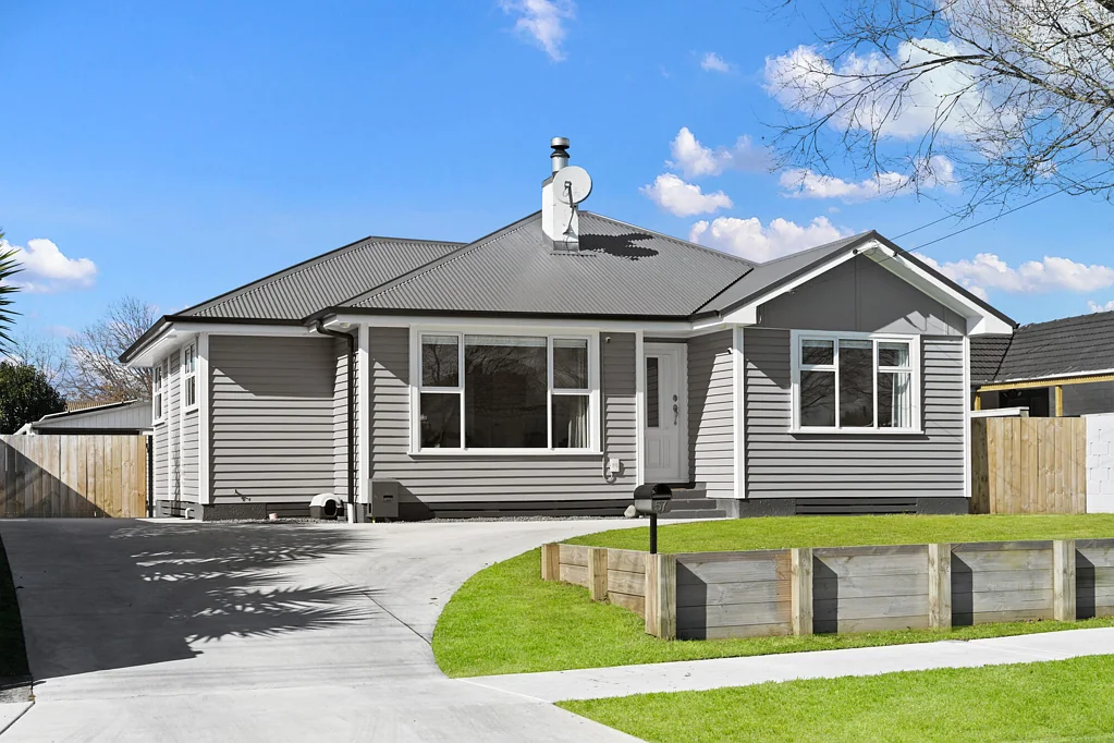 Enderley 3 Bedroom Renovated Character | Solar Power | Family Living