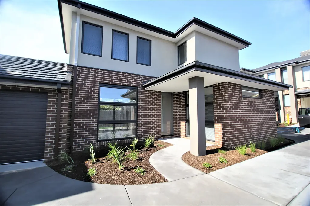 BEAUTIFULLY PRSENTED  TOWNHOUSE
