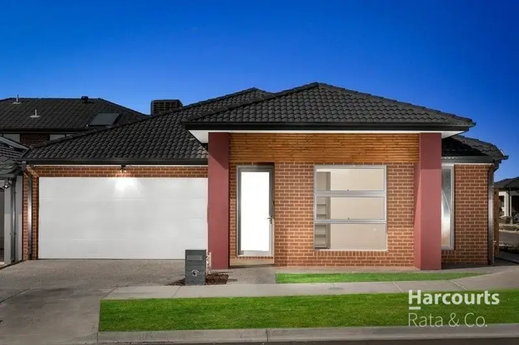 Spacious Modern Living with Style, Comfort & Family Flexibility!