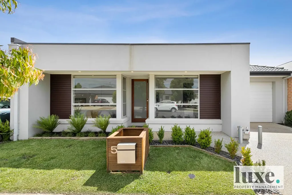 Low Maintenance Modern Gem!