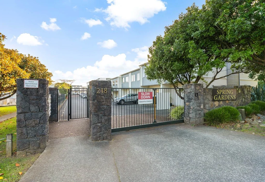 MODERN SECURE TOWNHOUSE!! Available Now!