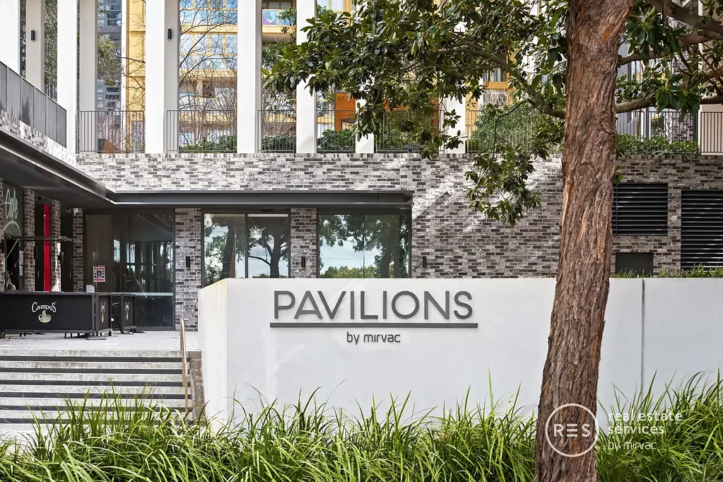 Bright 2 Bedroom Apartment on Level 18 with Sprawling Views of Sydney