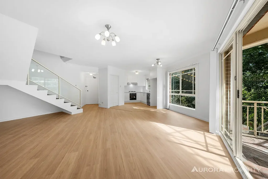 SPACIOUS 3 BEDROOM APARTMENT
