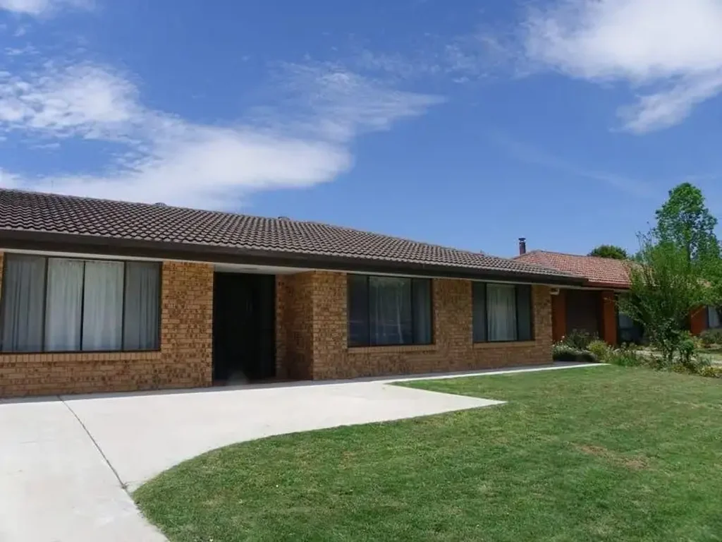 FURNISHED THREE-BEDROOM HOME
