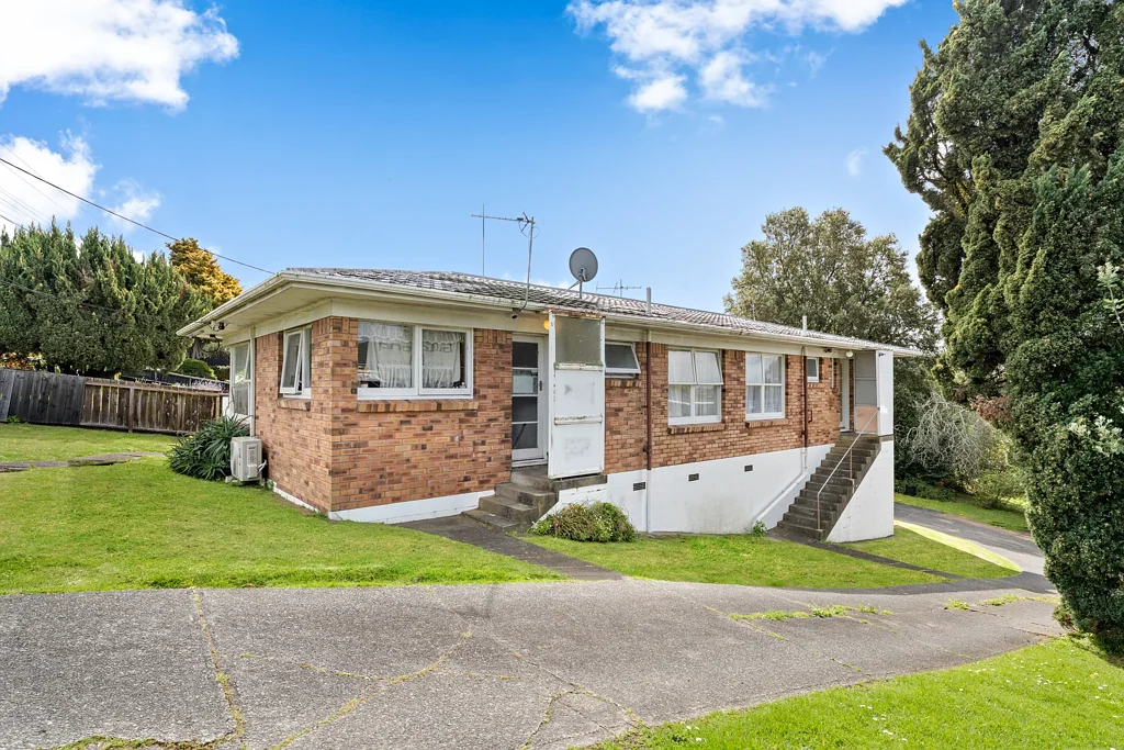 Totara Vale 4 Bedroom Two Brick Units on a Massive 1110 SQM Site
