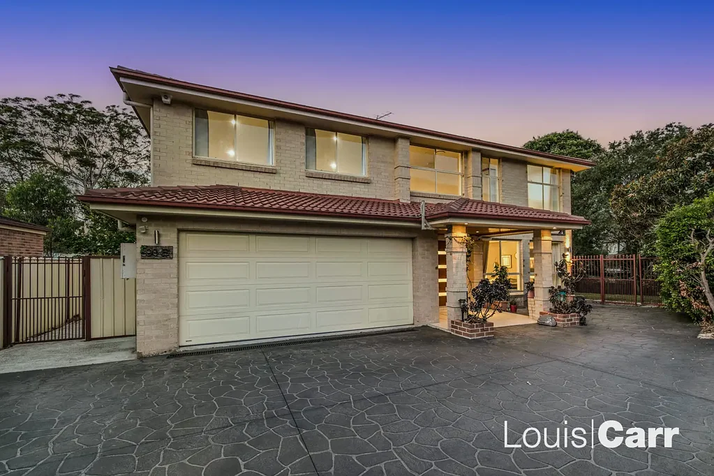 West Pennant Hills 4房 朝北景观 优越地理位置 家庭导向户型 多代同堂空间 宽敞户外区域 双车库太阳能 Easy Multi-Generational Living, Ideal Location: 480m to CityBus, Zoned Cherrybrook Public School