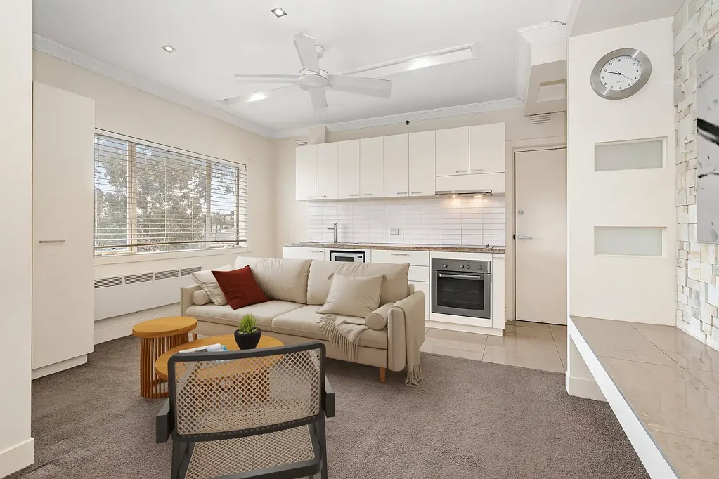 Modern Apartment in the Heart of Vibrant St Kilda!