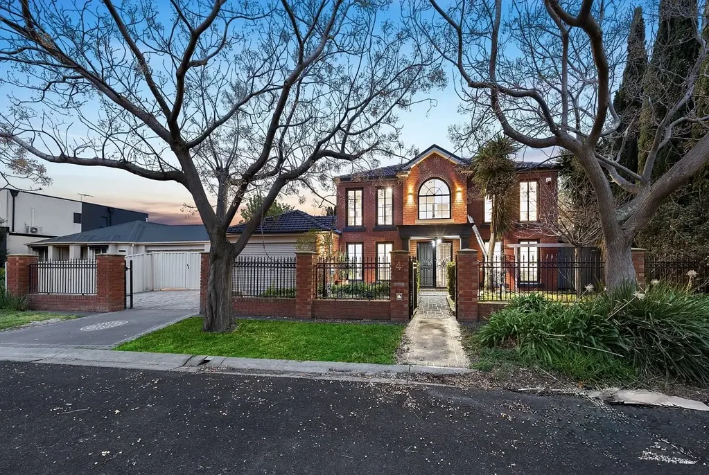 4 Lonsdale Court, Caroline Springs, VIC 3023