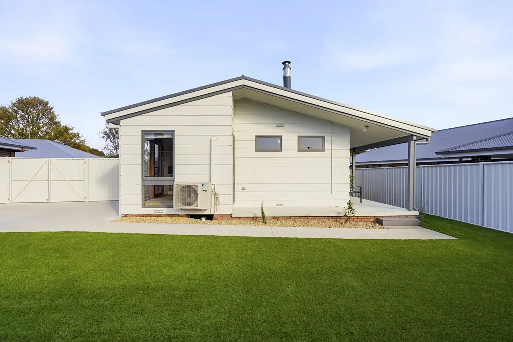 Perth 3ਬੈੱਡਰੂਮ The perfect first home with a generous backyard, updated interiors with room for additonal vehicles