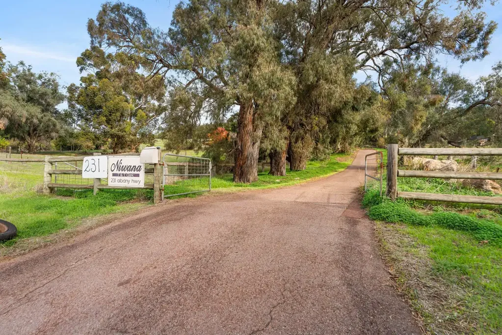 231 Albany Highway, Bedfordale, WA 6112