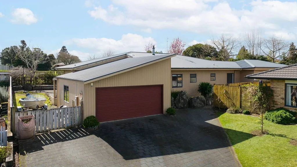 Katikati 4ห้องนอน LARGE HOME, LARGE LAND. LARGE FAMILY?