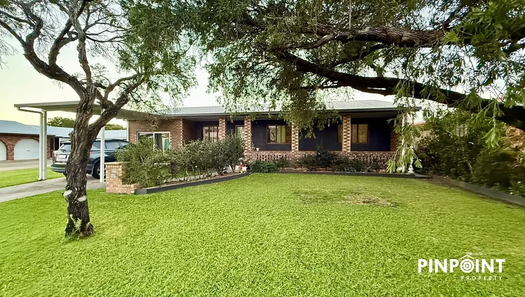 West Mackay 3침실 Stylish Family Living with Space, Character & Incredible Side Access