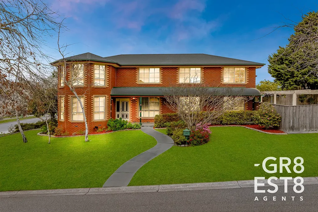 Narre Warren 5 Bedroom Grand Family Living with Dual Occupancy Potential!