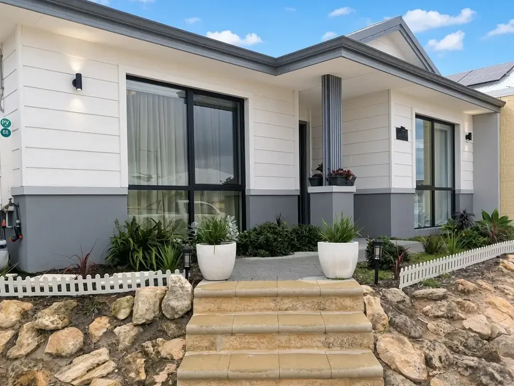 Alkimos 4房  Ultimate Coastal Living – 700m to the Beach!