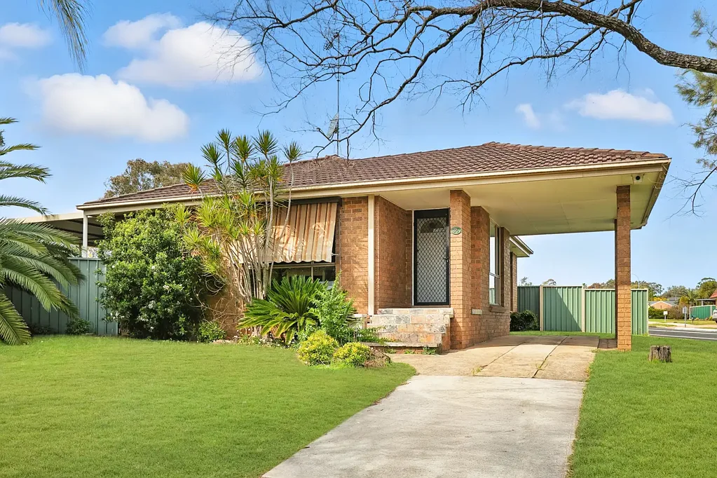 35 St Clair Avenue, St Clair, NSW 2759