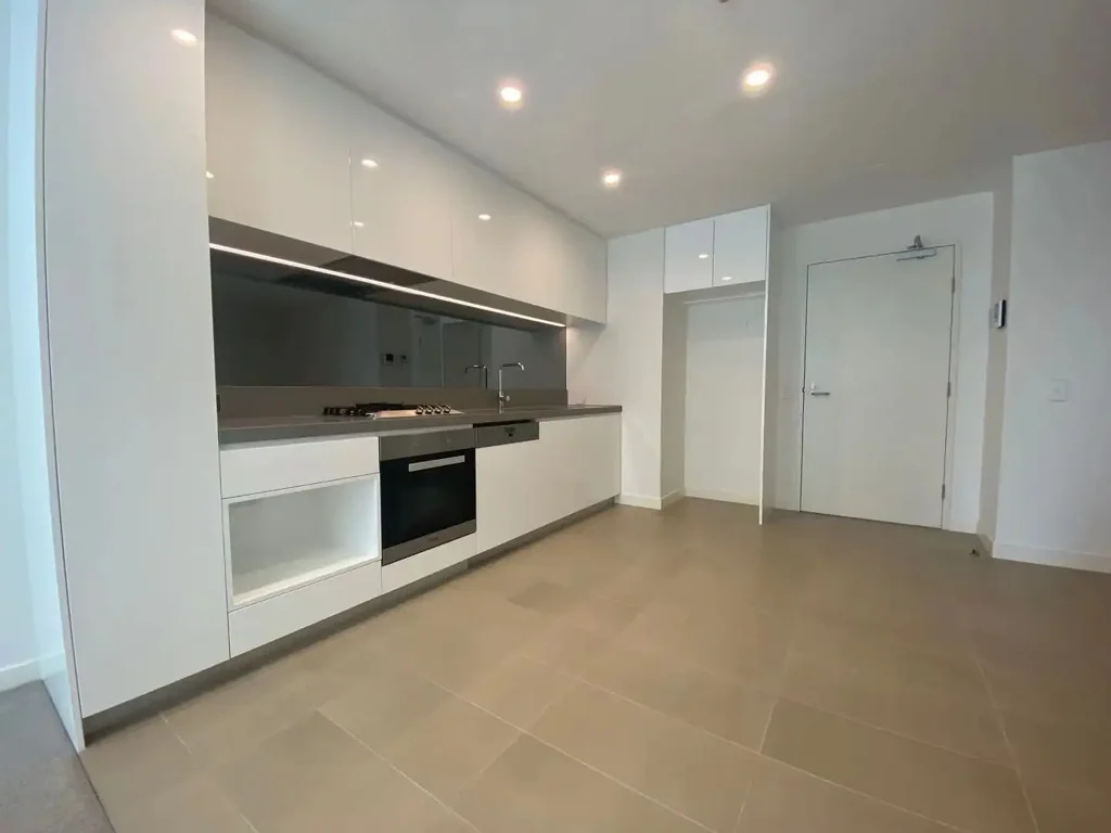 Modern one bedroom with separate home office space in the heart of North Sydney