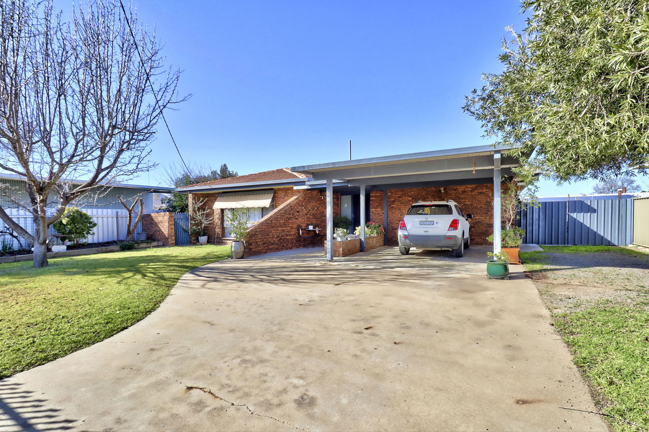 92 RUSSELL ST, DENILIQUIN NSW 2710, 0部屋, 0バスルーム, House