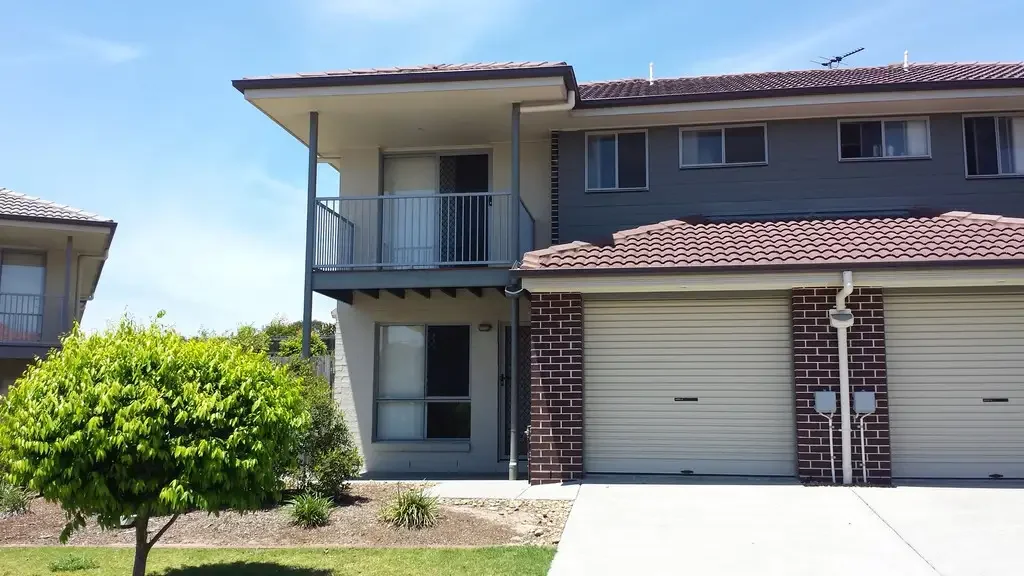 3 BEDROOMS TOWNHOUSE IN DURACK
