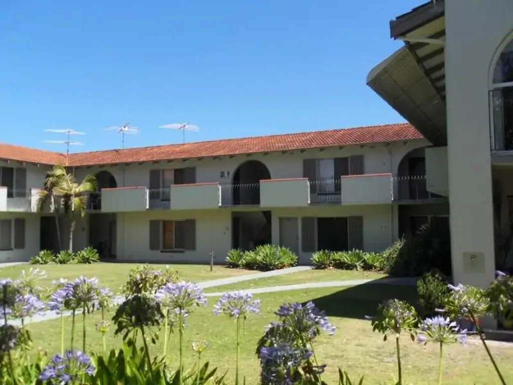 SPACIUS 2 BEDROOM UNIT IN THE HEART OF SOUTH PERTH