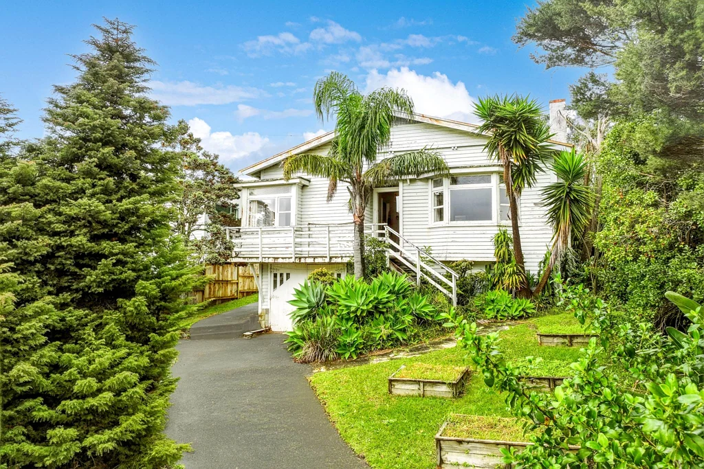 Birkenhead 2房  Rare Opportunity on Roseberry - Renovate or De...
