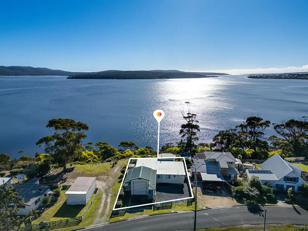 Stieglitz 3ਬੈੱਡਰੂਮ Breath-taking bay views from your WIWO beach home