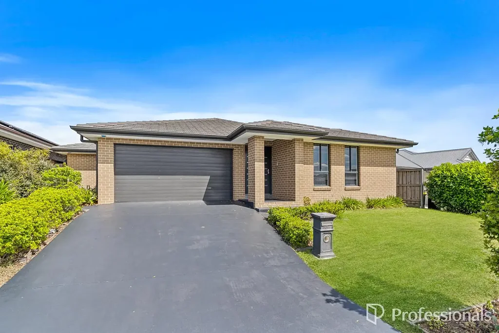 8 & 8A Nandewar Avenue, Airds, NSW 2560