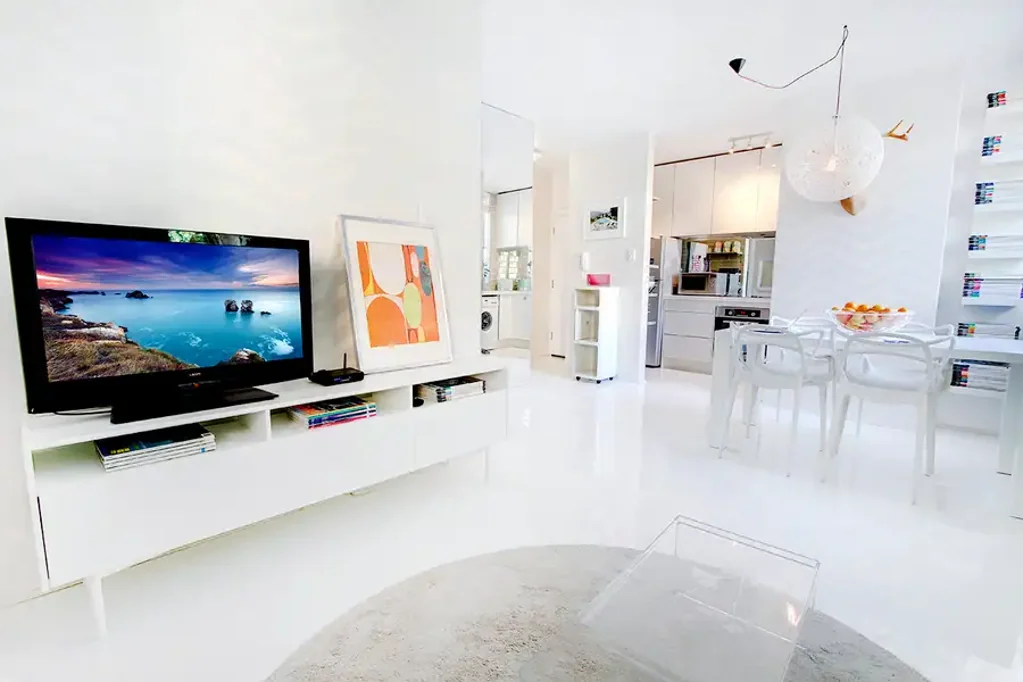 CONTEMPORARY ONE BEDROOM CAN BE FURNISHED/UNFURNISHED APARTMENT INCLUDING CARPARK |  Available 10/10/25