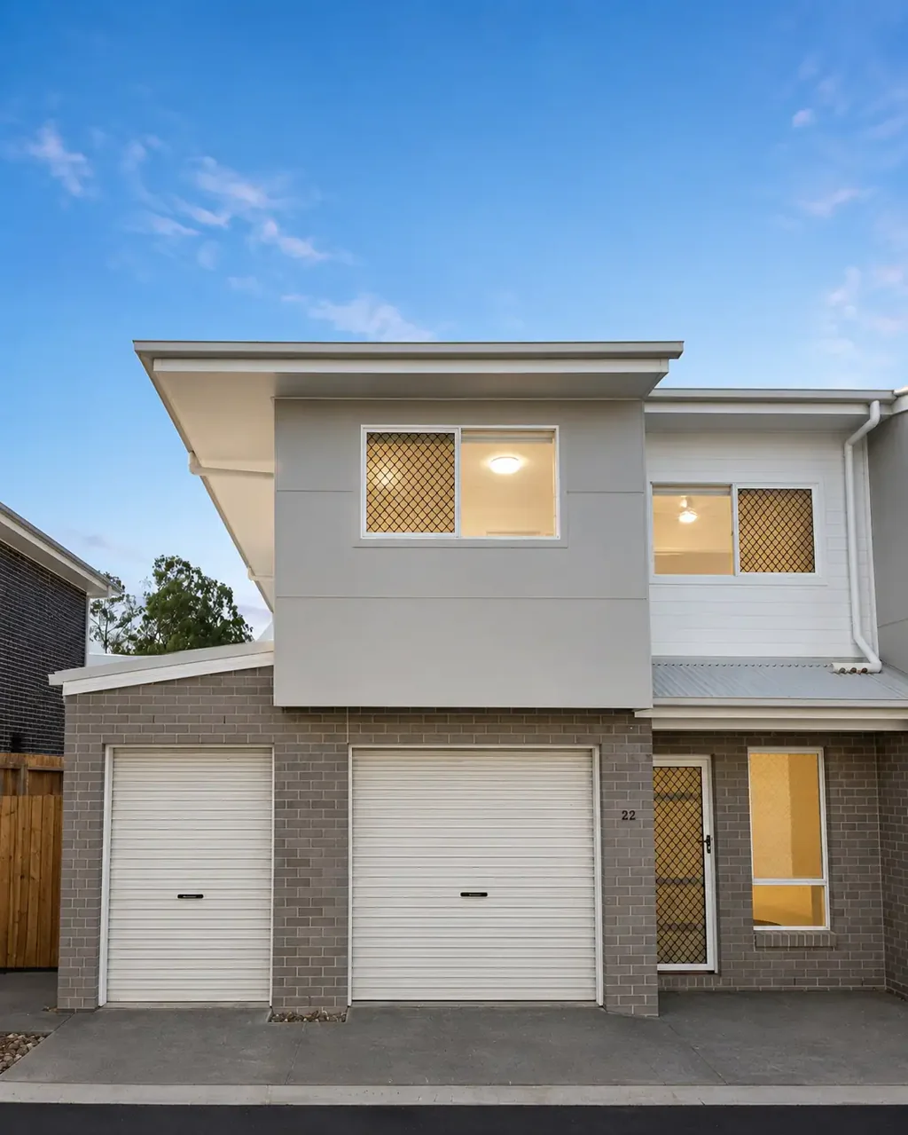***BRAND NEW*** 2 WEEKS FREE RENT*-4 BEDROOM TOWNHOUSE AVAILABLE NOW