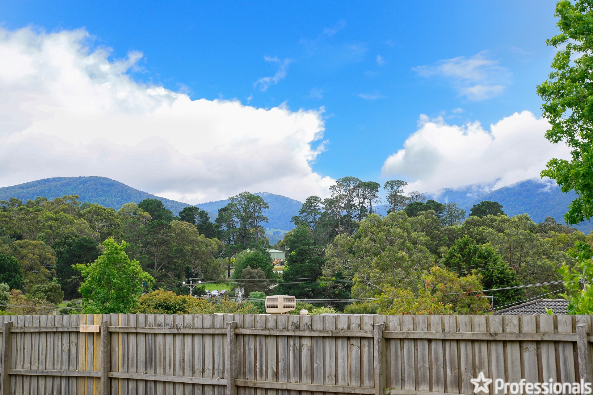 3 RIDGE CT, LAUNCHING PLACE VIC 3139, 0 rūma, 0 rūma horoi, House