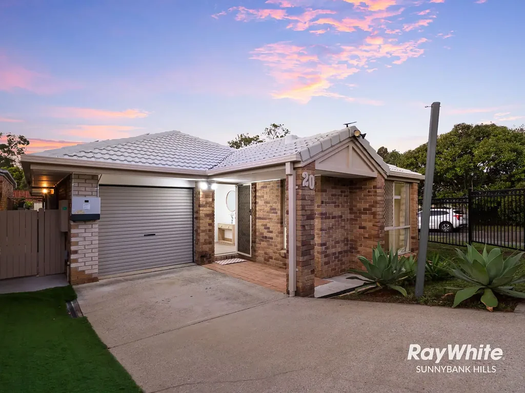 Coopers Plains 5 Bedroom Family Living at Its Finest - Spacious, Secure & Stylishly Renovated