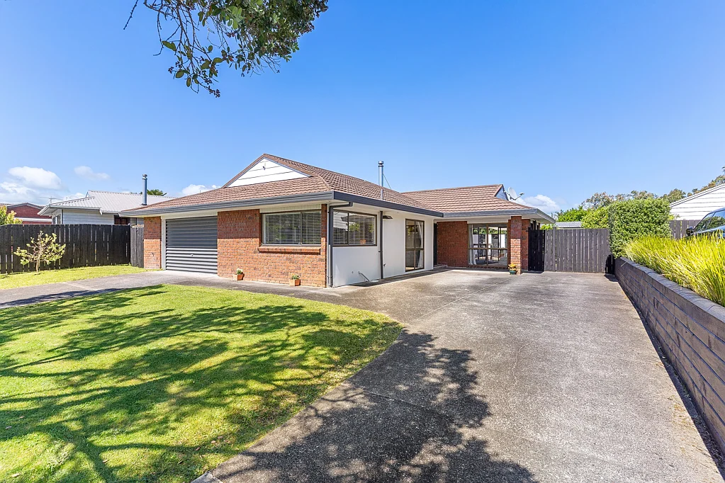 Wattle Downs 4ਬੈੱਡਰੂਮ Immaculately Presented, Move-In Ready