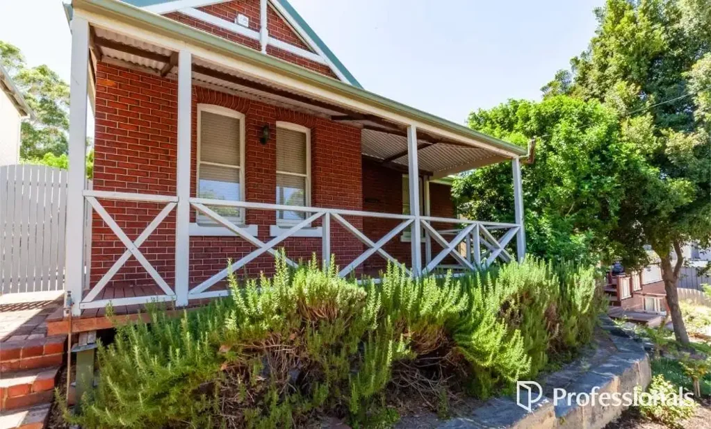 Bayswater 3房  Prime Development Opportunity in the Heart of Bayswater - R80 zoning in Town Centre Location