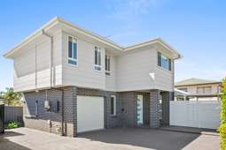 2/7 Strata Avenue, Barrack Heights