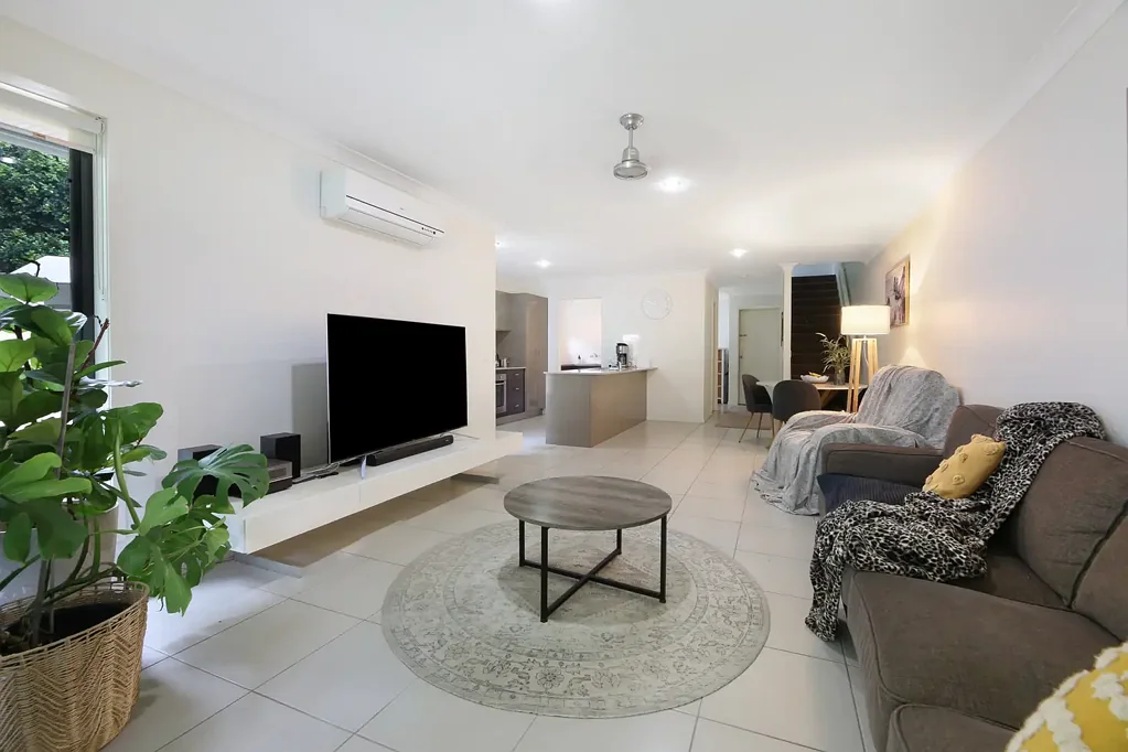 2/41 Springwood Avenue, Pacific Pines, QLD 4211