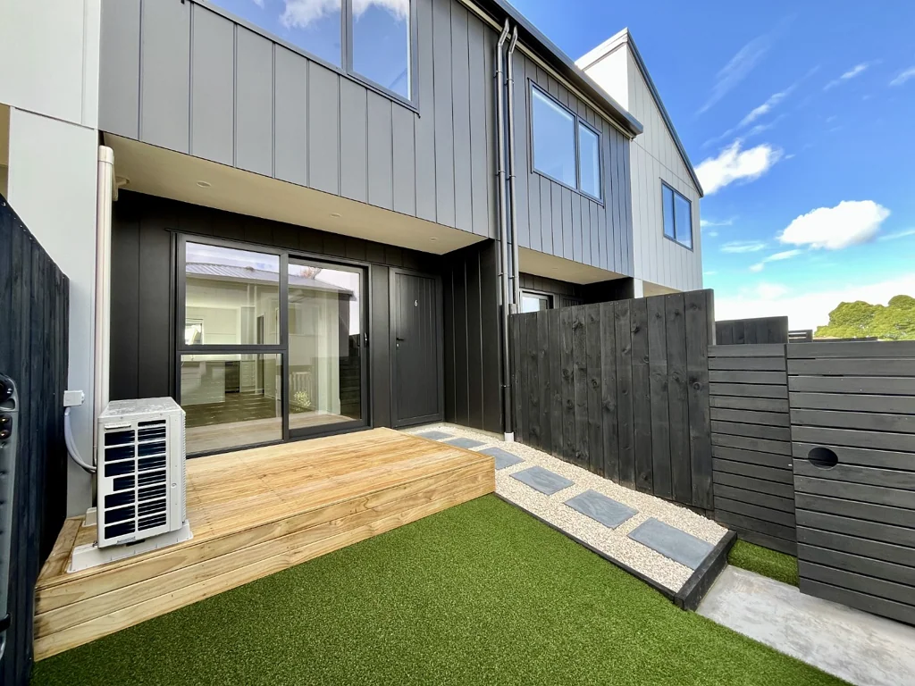 Berand New 2 Bedroom Townhouse – Prime Location on New Windsor Road