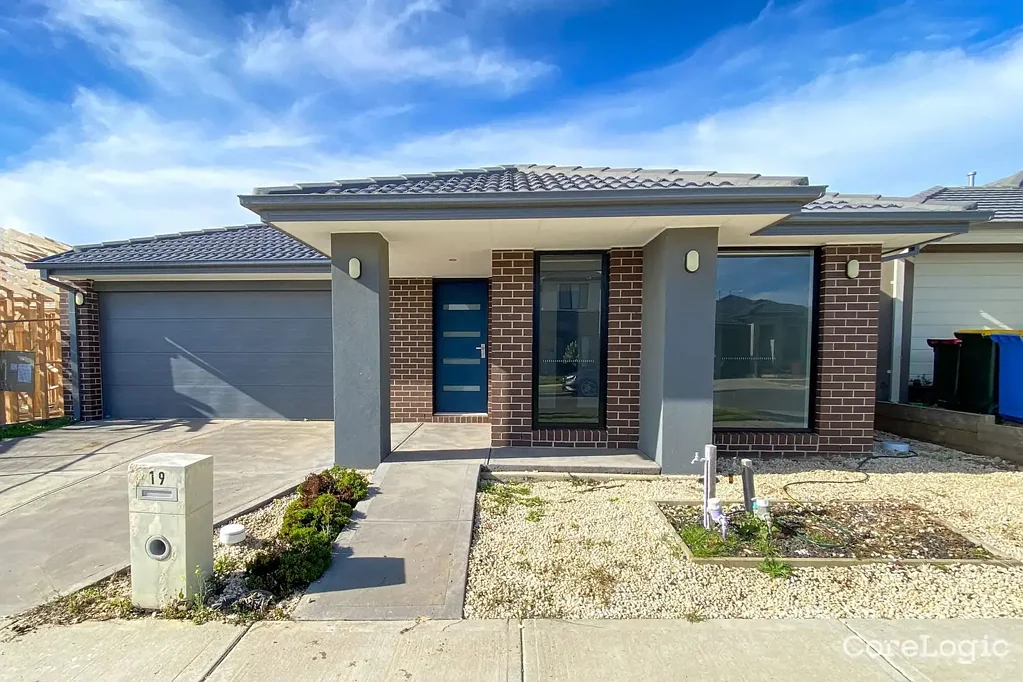 Bright, Modern & Conveniently Located – 19 Nightingale Road